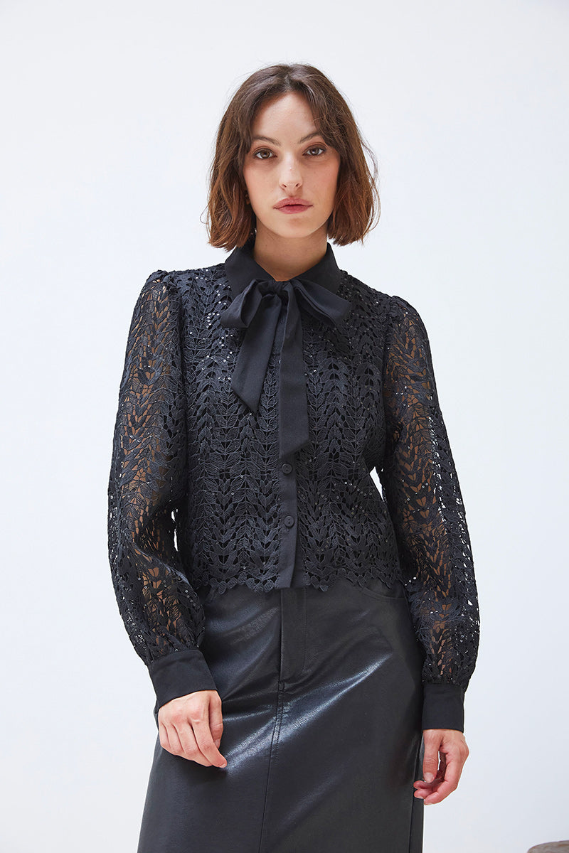 LACE BLOUSE