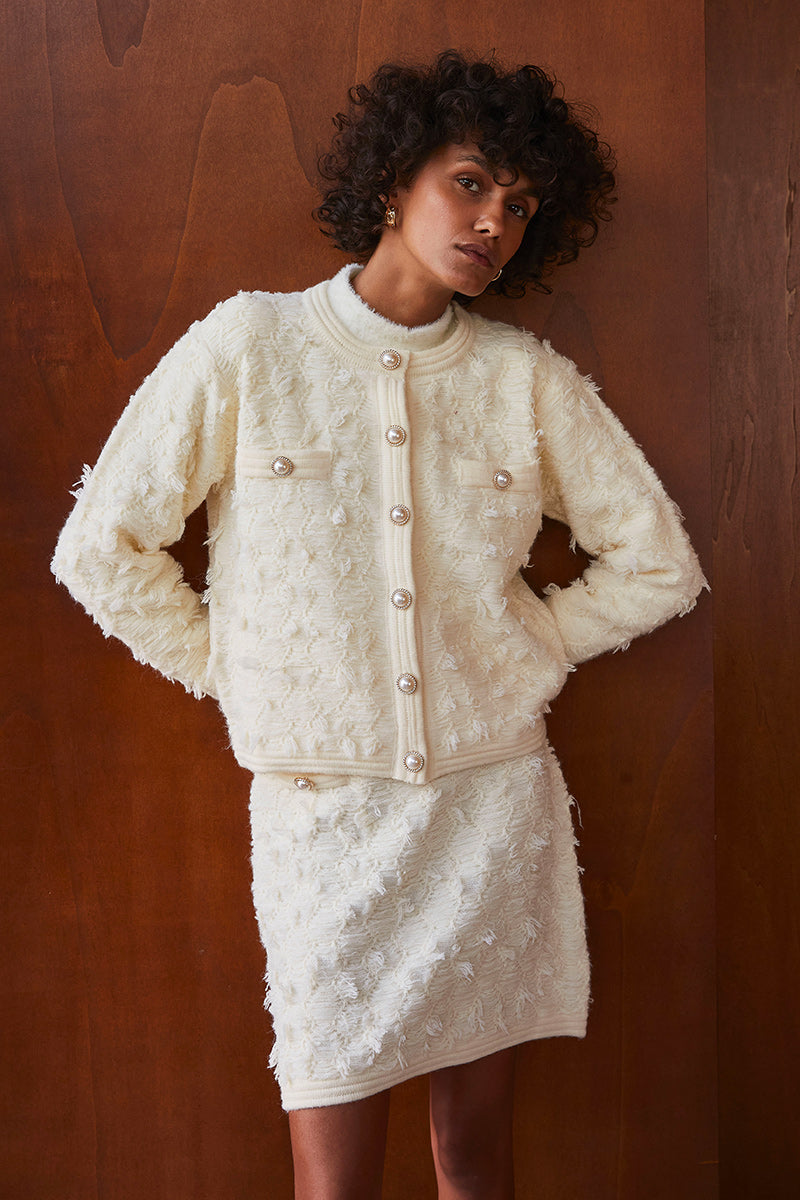 VESTE EN MAILLE ET PLUMETIS