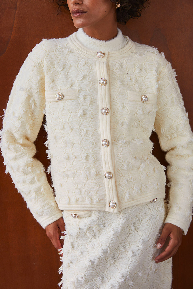 VESTE EN MAILLE ET PLUMETIS