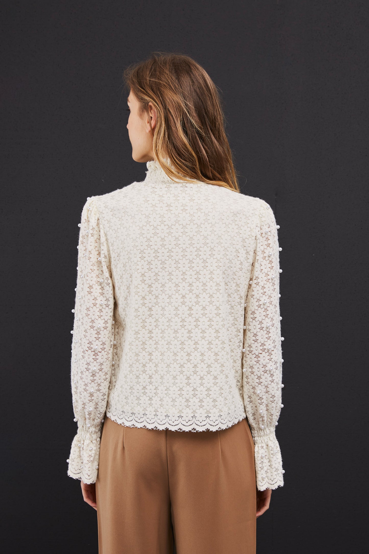TOP DENTELLE À PERLES