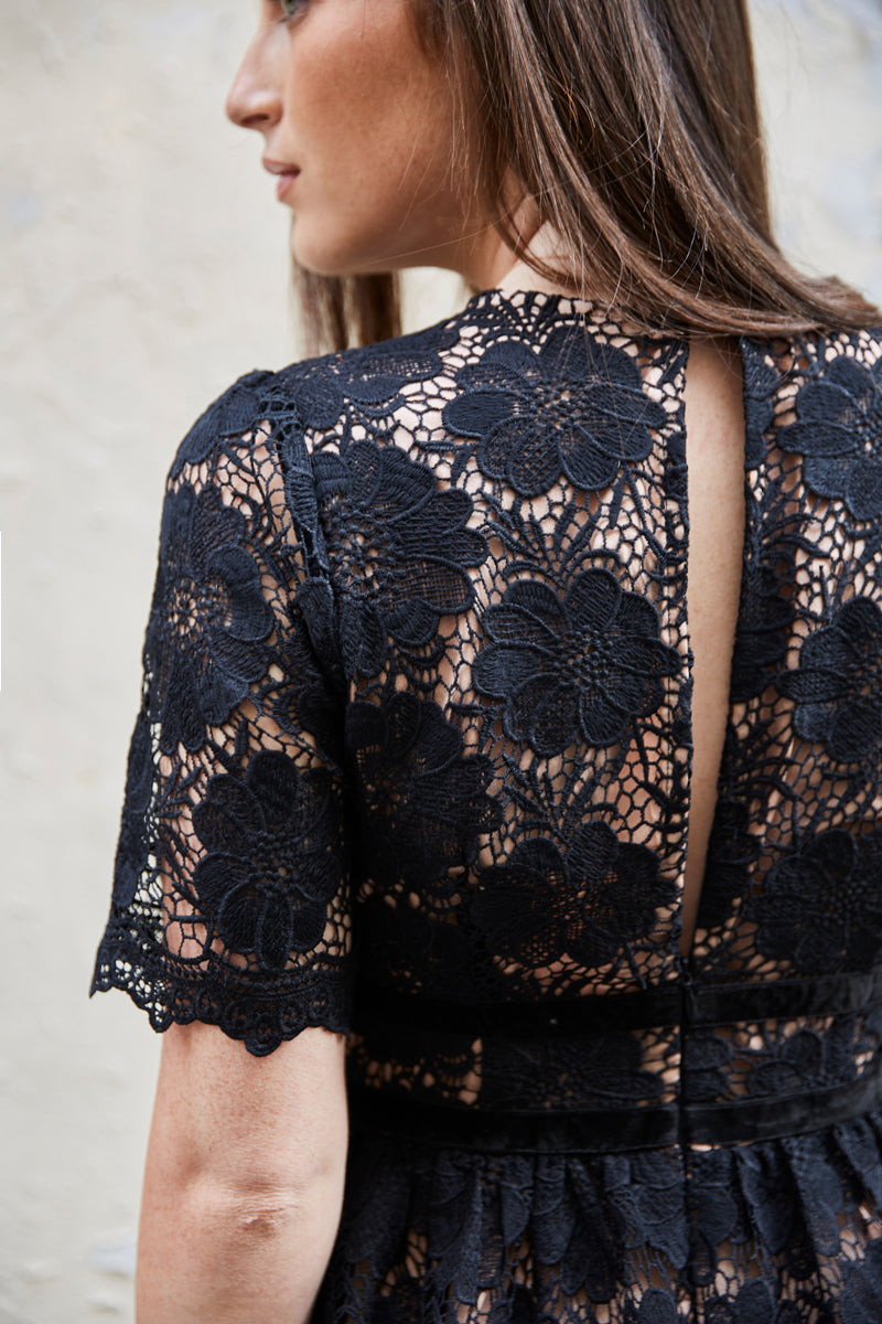 ROBE DENTELLE À DOUBLURE