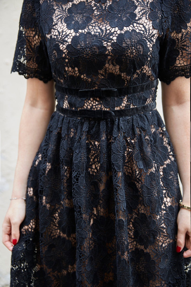 ROBE DENTELLE À DOUBLURE