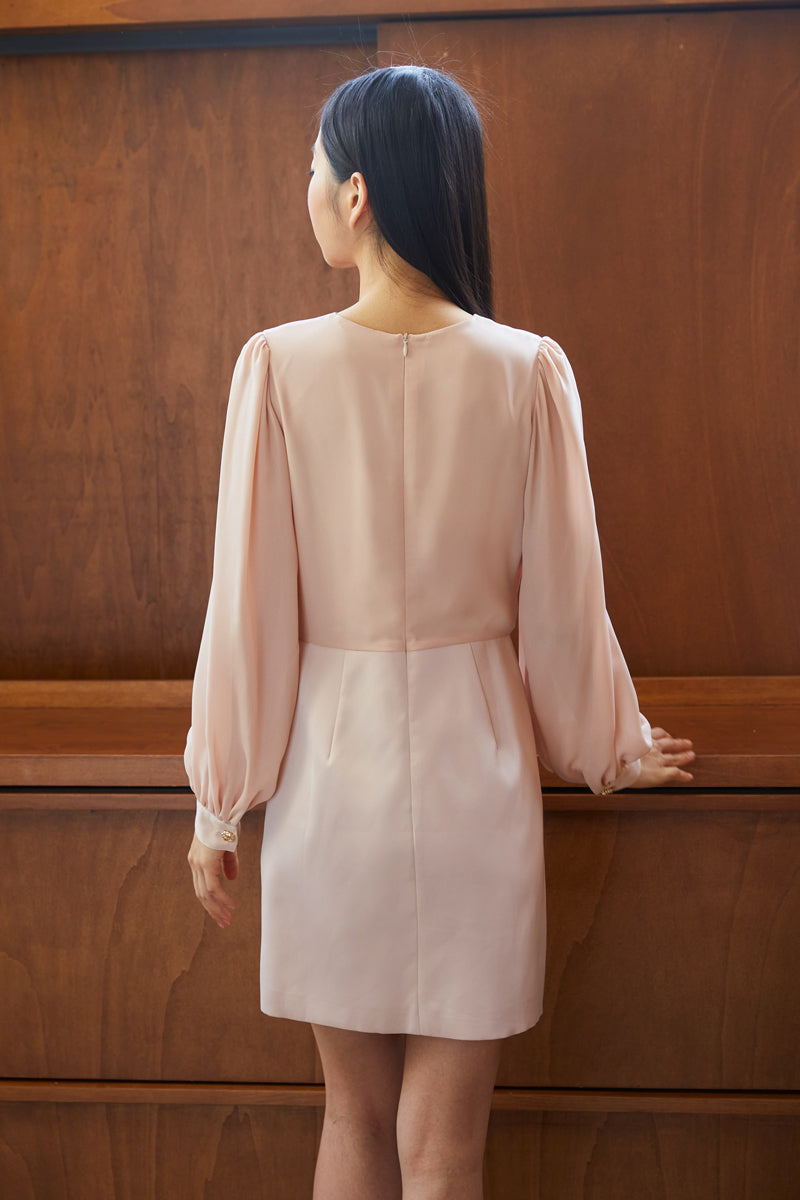 ROBE CACHE-COEUR À BOUTONS