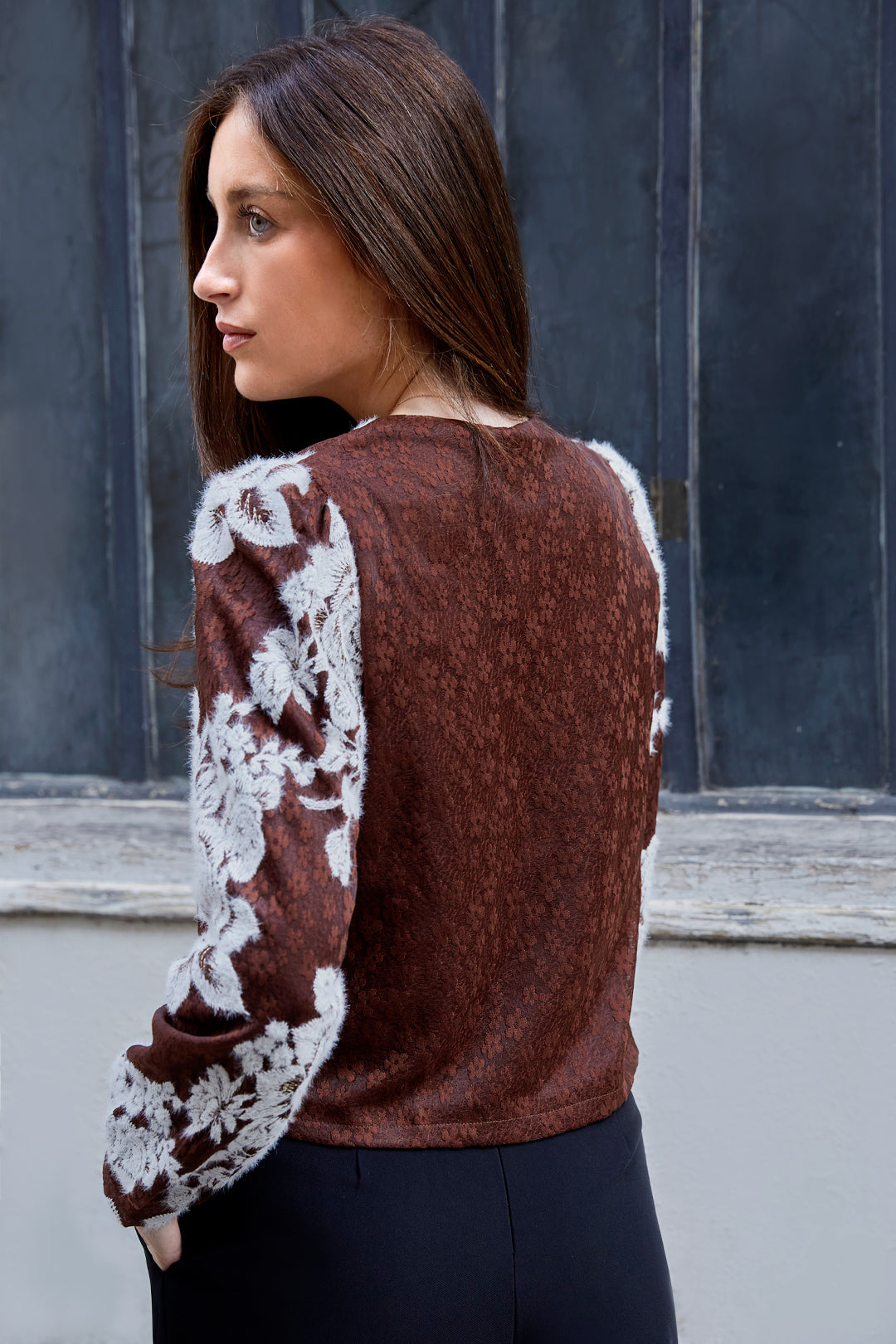 GILET EN MAILLE FINE FLEURIE