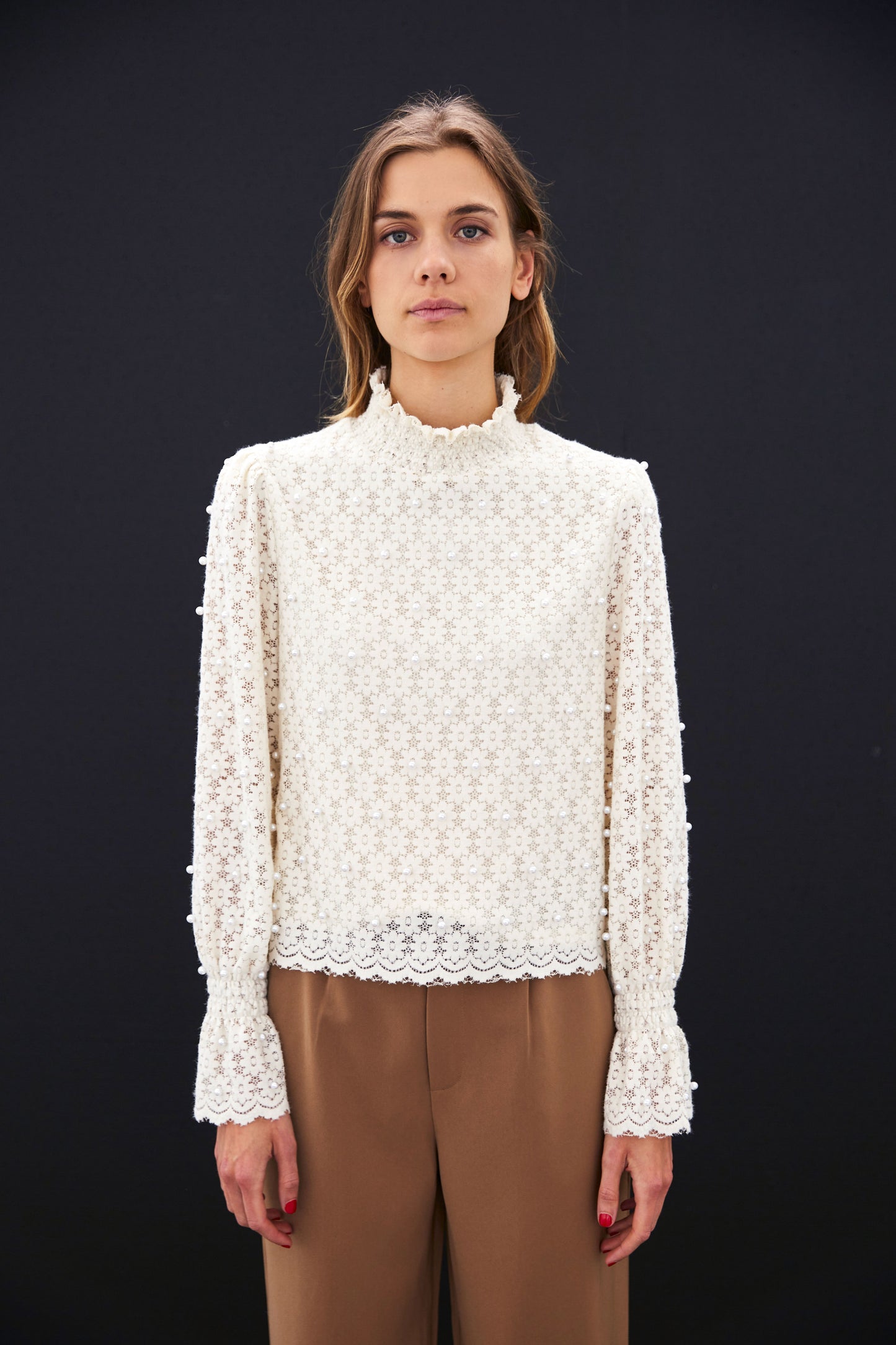 TOP DENTELLE À PERLES