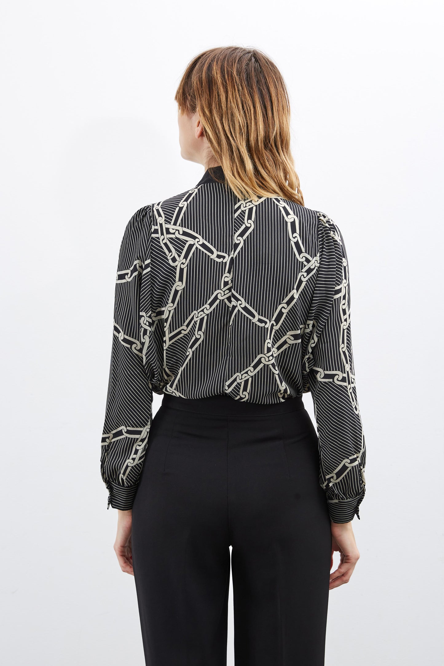 BLOUSE LAVALLIÈRE IMPRIMÉ CHAÎNES