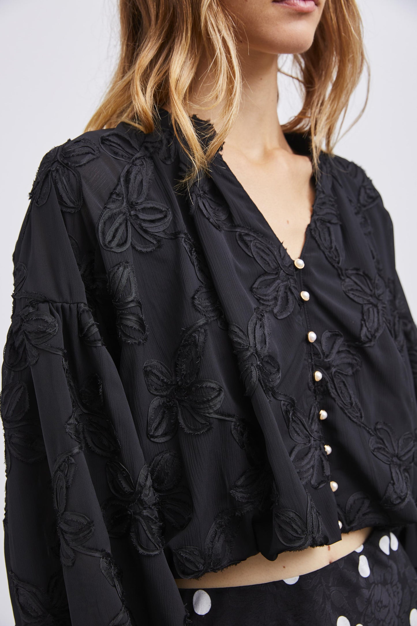 PUFF SLEEVED TEXTURED TOP