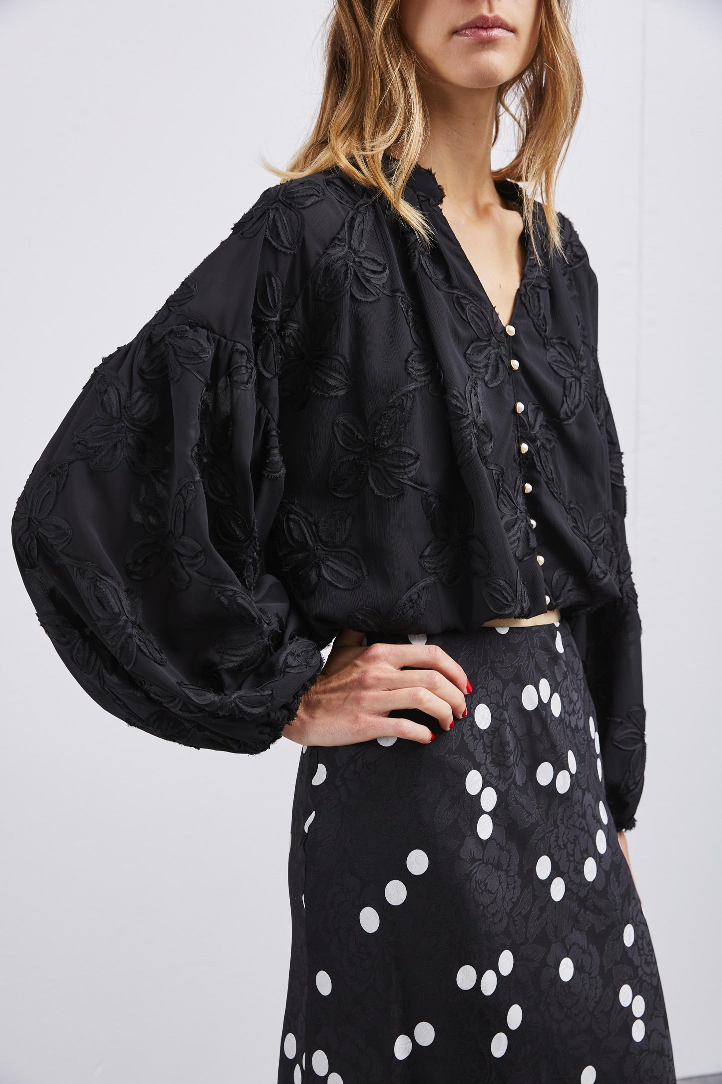 PUFF SLEEVED TEXTURED TOP