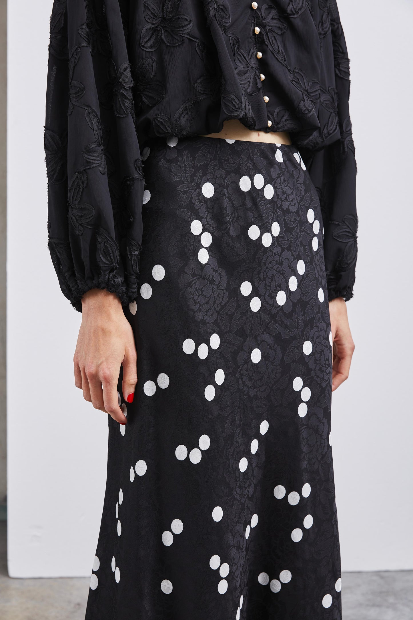 PUFF SLEEVED TEXTURED TOP