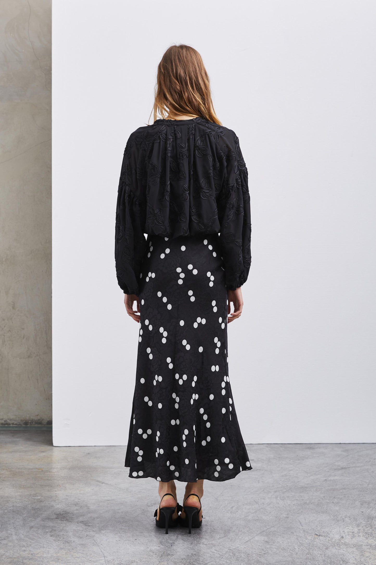 PUFF SLEEVED TEXTURED TOP