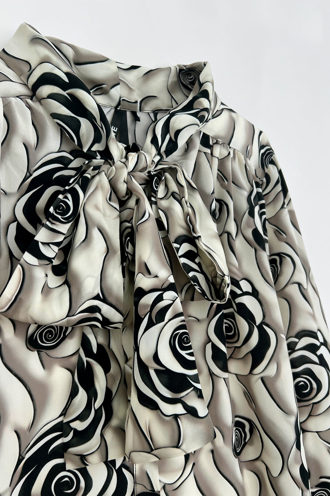 CHEMISE FLEURIE A COL LAVALLIERE NOIR