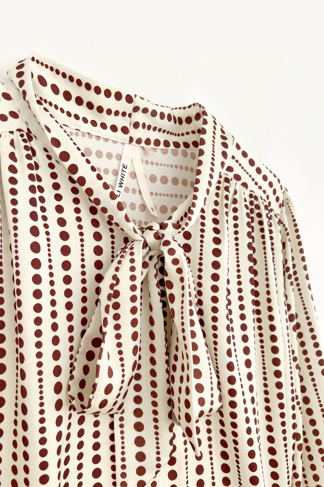 CHEMISE LAVALLIERE À PETITS POIS