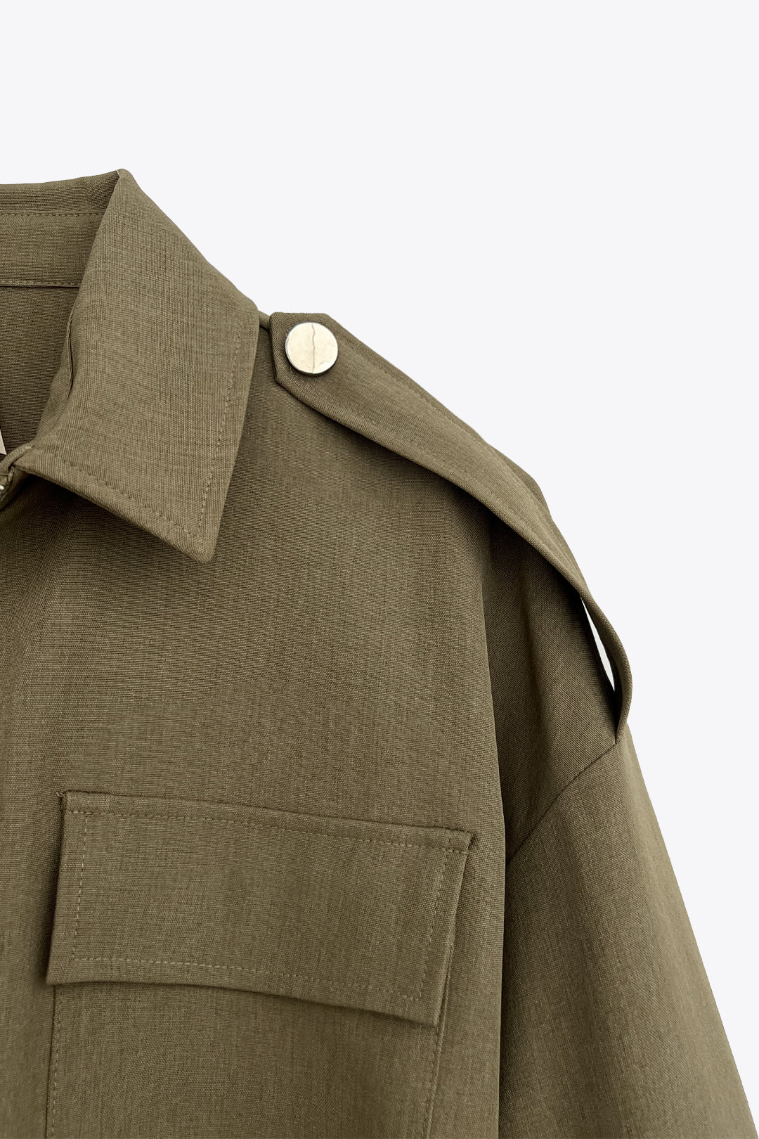 VESTE À POCHES ET PATTE D'ÉPAULETTES