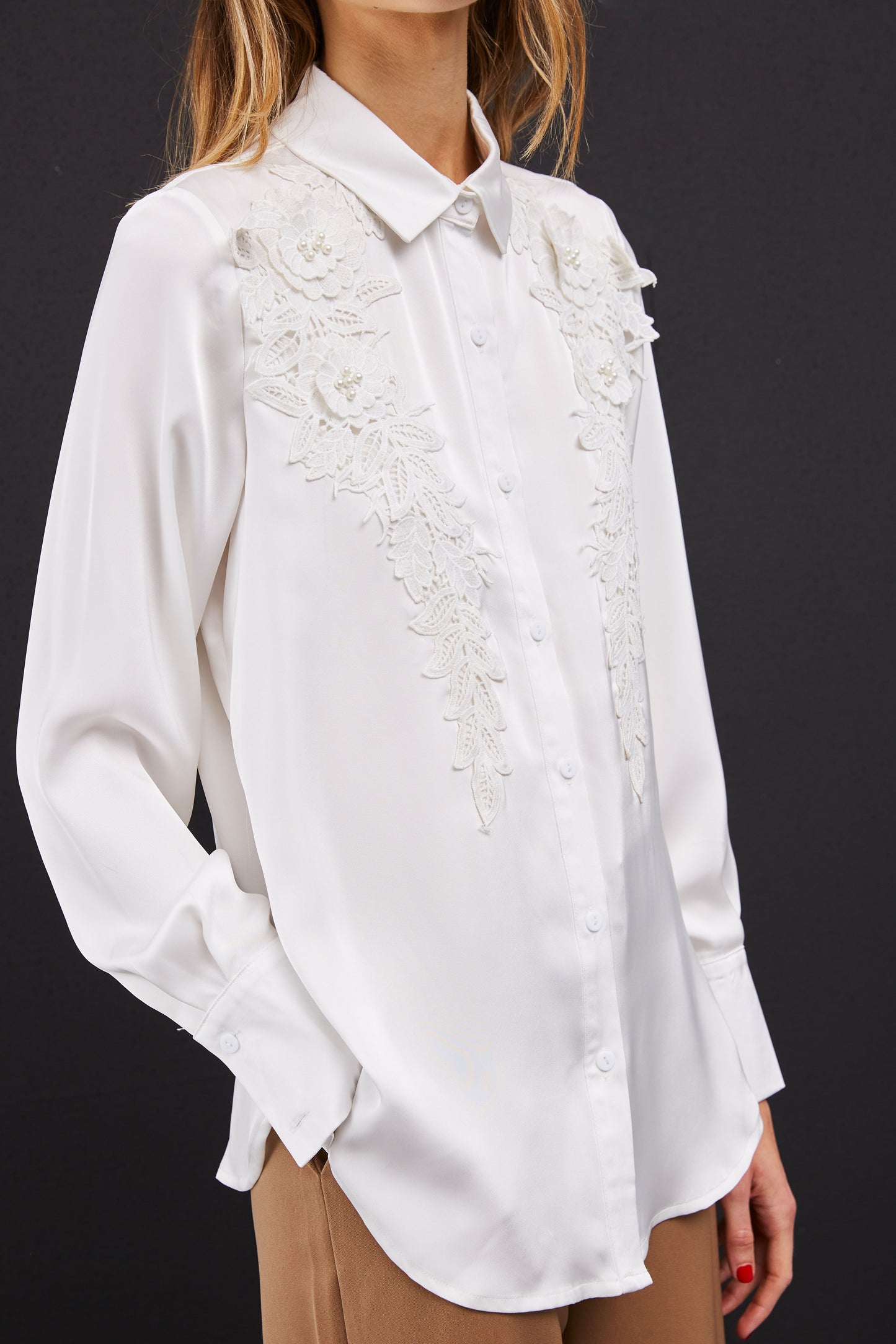 LACE SHIRT WITH PEARL