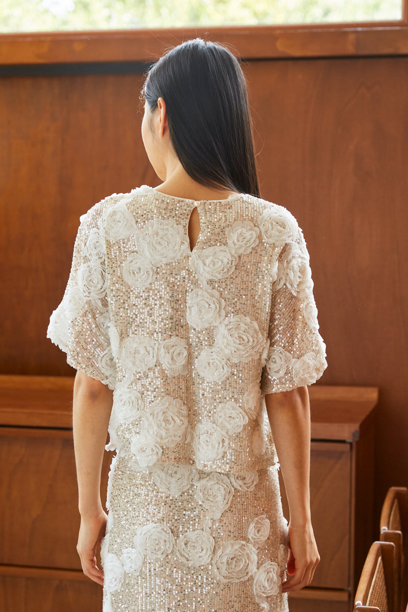 TOP PAILLETÉS À FLEURS