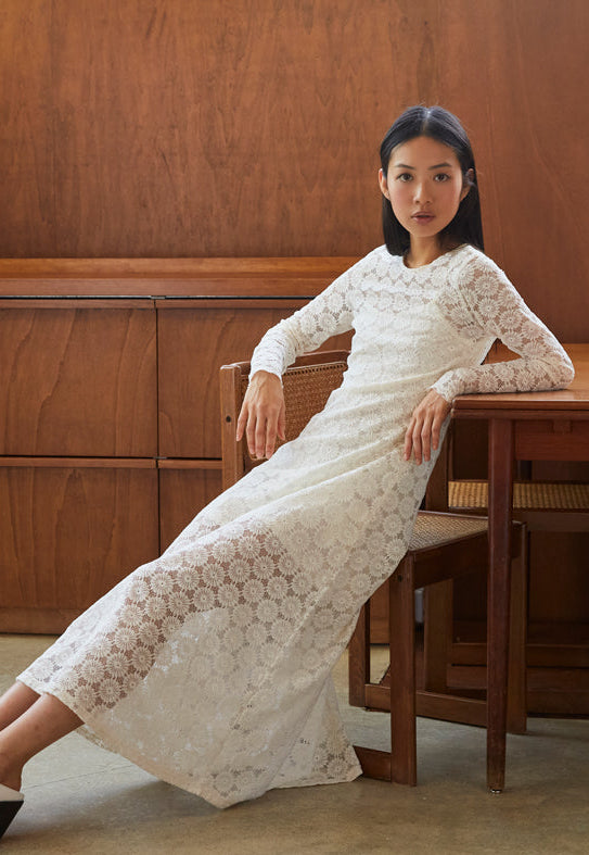 ROBE LONGUE EN DENTELLE