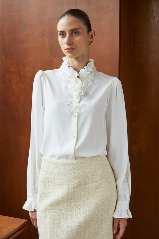 CHEMISE À COL FLEURI