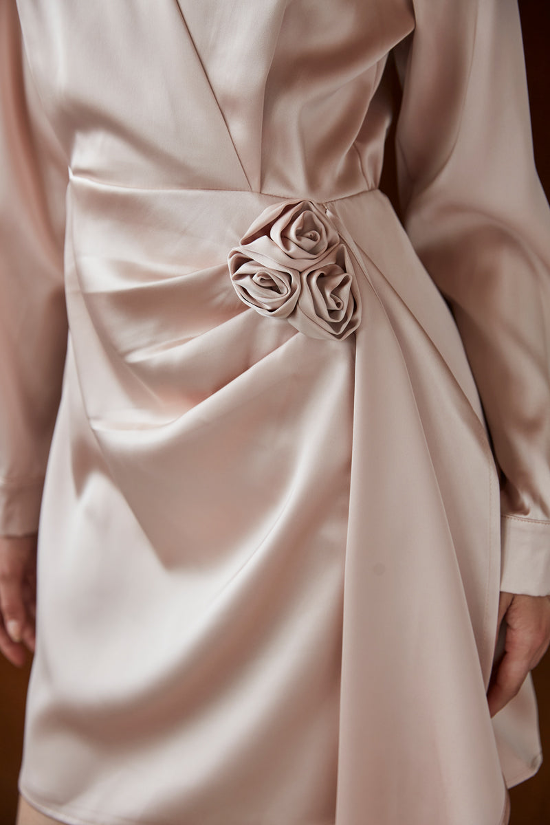 ROBE CACHE COEUR SATINÉE