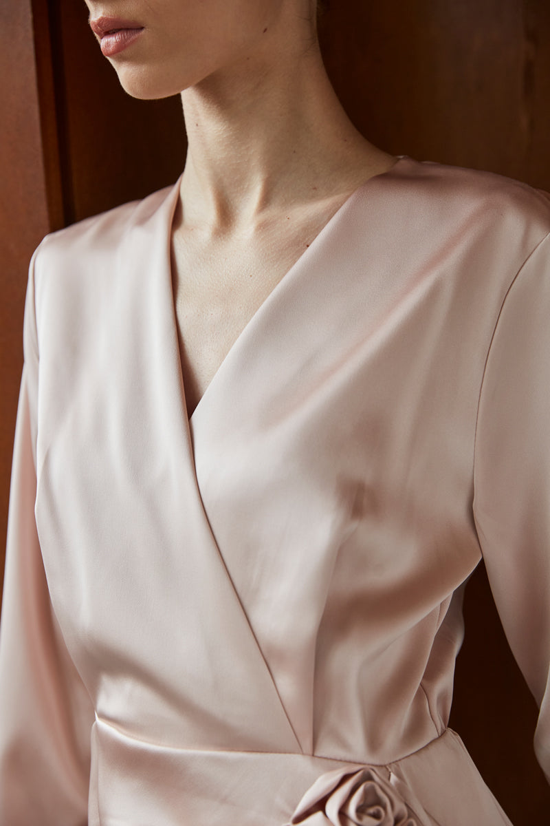 ROBE CACHE COEUR SATINÉE