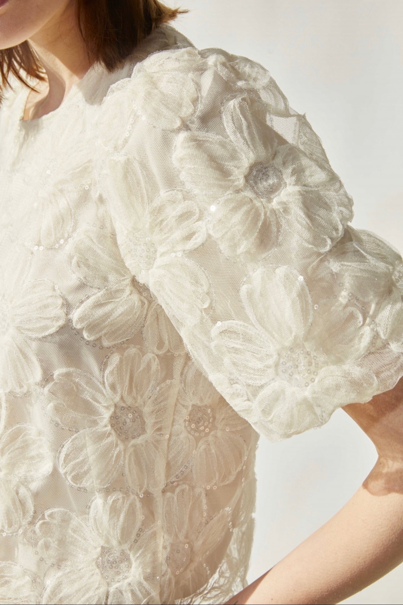 TOP À SEQUINS FLEURIS