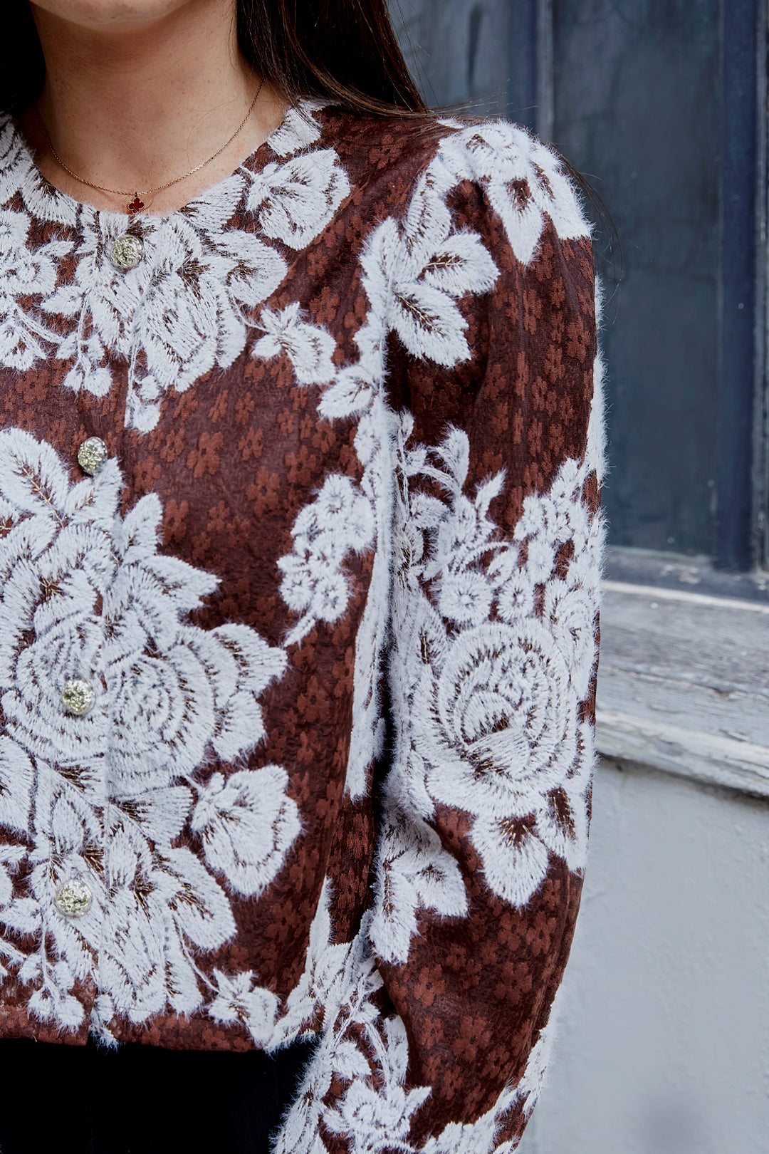 GILET EN MAILLE FINE FLEURIE